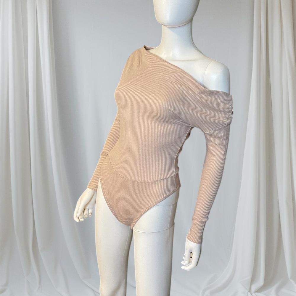 Fashion Nova One-Shoulder Cream Bodysuit